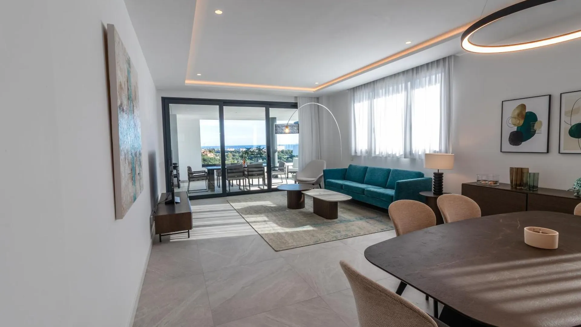 Elegant Apartment In Marbella, Sea Views, Infinity & Pool, Sauna, Gym, Spa, 5 Min To The Beach スペイン
