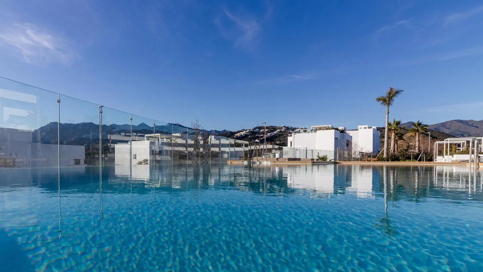 Elegant Apartment In Marbella, Sea Views, Infinity & Pool, Sauna, Gym, Spa, 5 Min To The Beach 0*, マルベーリャ スペイン