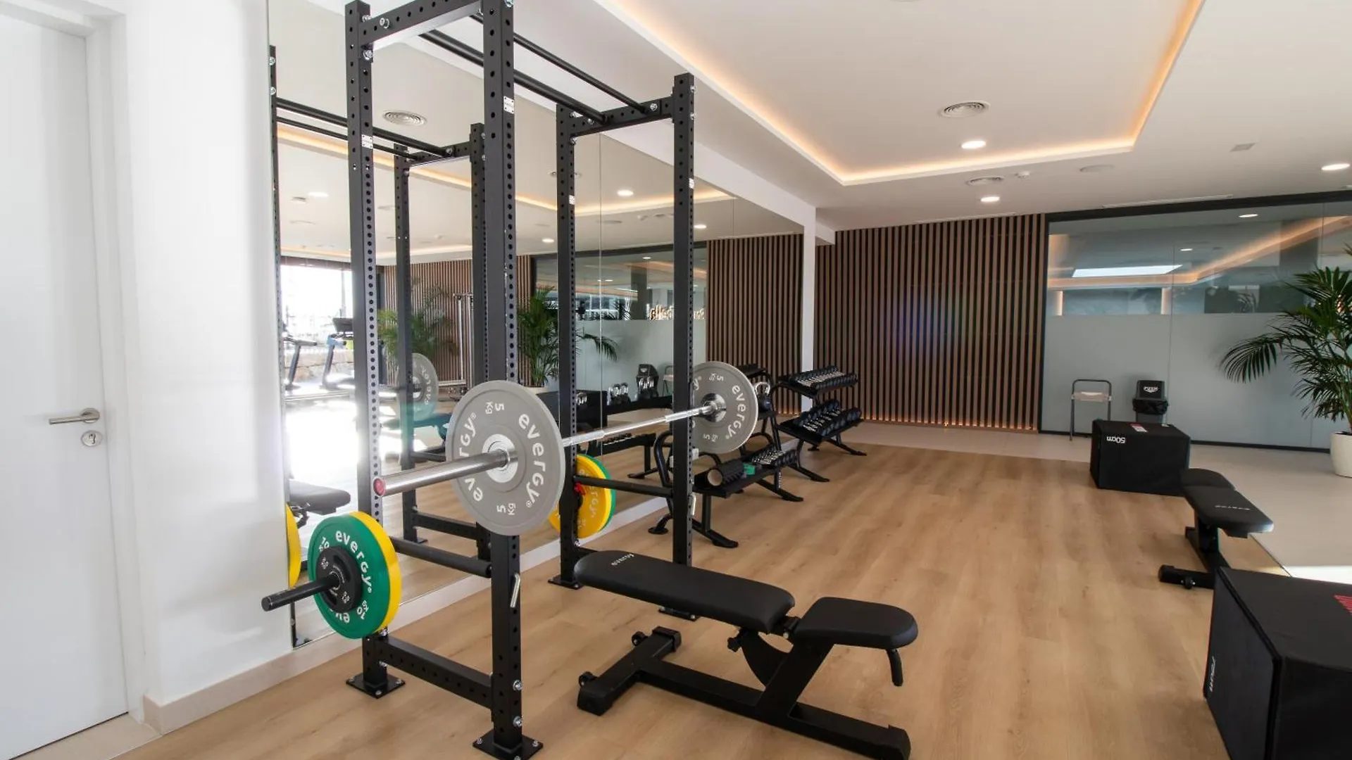 Elegant Apartment In Marbella, Sea Views, Infinity & Pool, Sauna, Gym, Spa, 5 Min To The Beach マルベーリャ