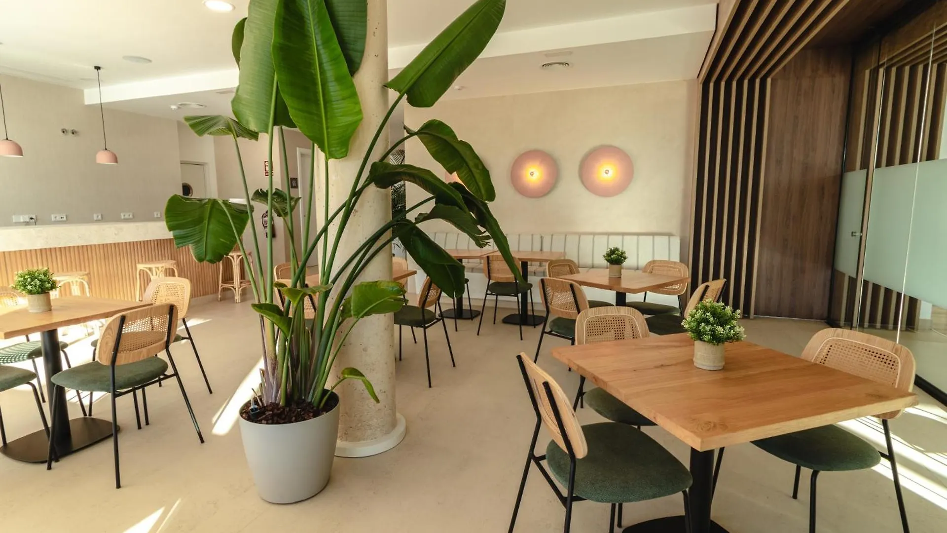 Elegant Apartment In Marbella, Sea Views, Infinity & Pool, Sauna, Gym, Spa, 5 Min To The Beach