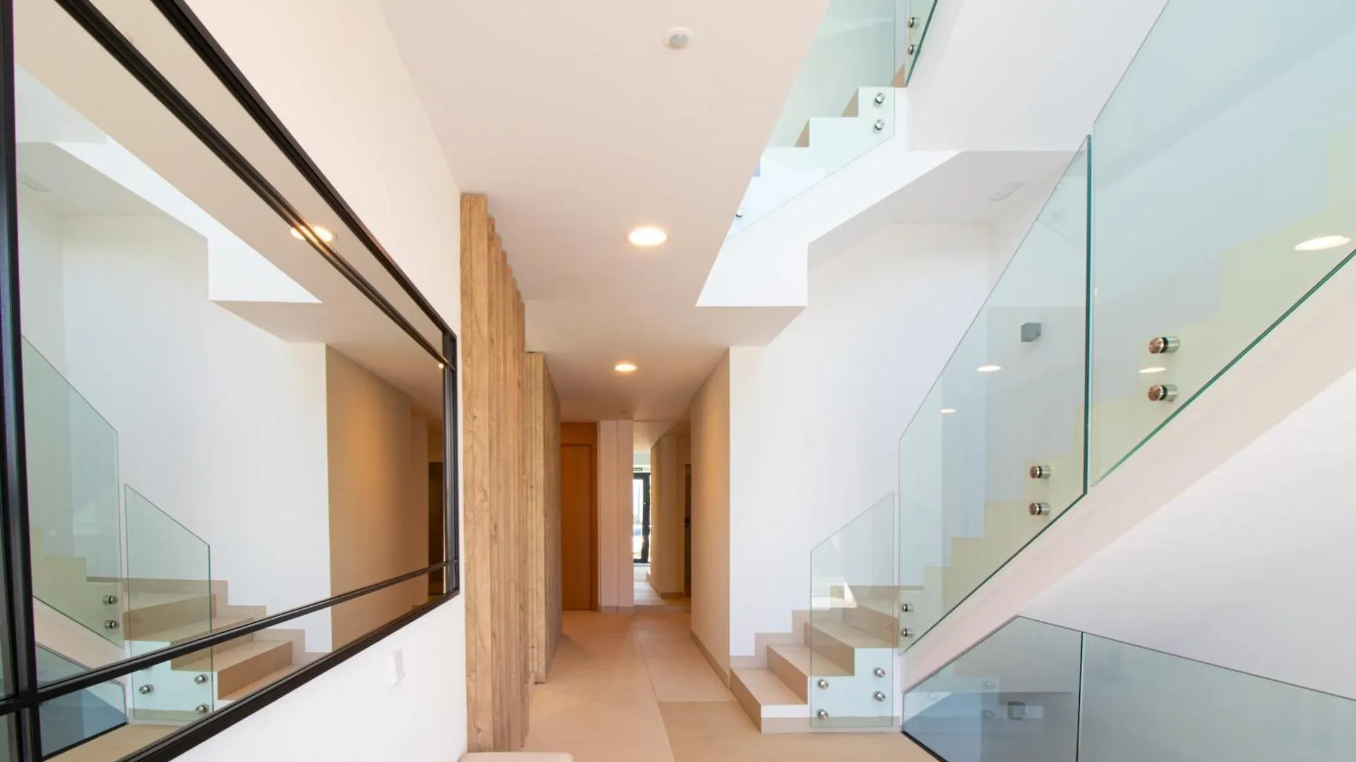 Elegant Apartment In Marbella, Sea Views, Infinity & Pool, Sauna, Gym, Spa, 5 Min To The Beach